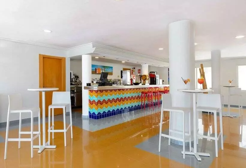 ホテル Vibra S'Estanyol