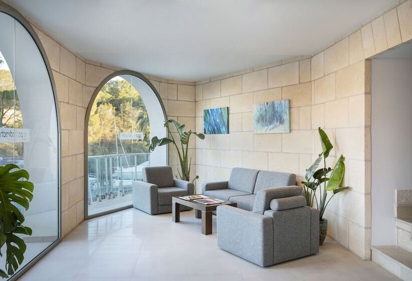 Portodrach Aparthotel & Suites