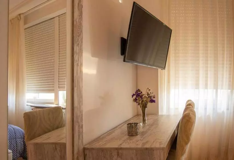 ホテル A Muradana