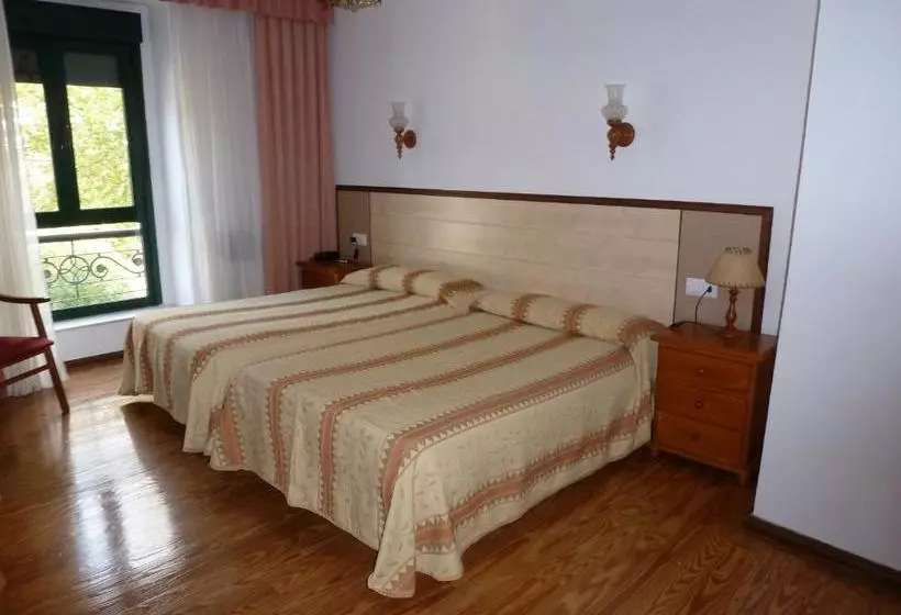 בית מלון כפרי Balneario De Las Caldas De Besaya