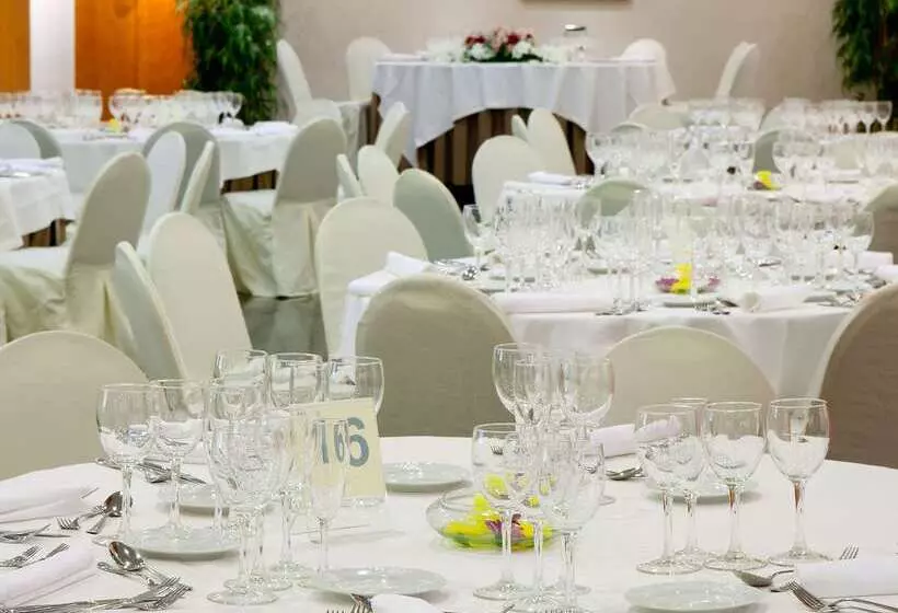 호텔 NH Ciudad De Cuenca