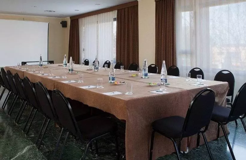 호텔 NH Ciudad De Cuenca