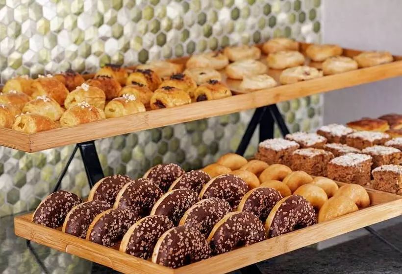 호텔 NH Ciudad De Cuenca