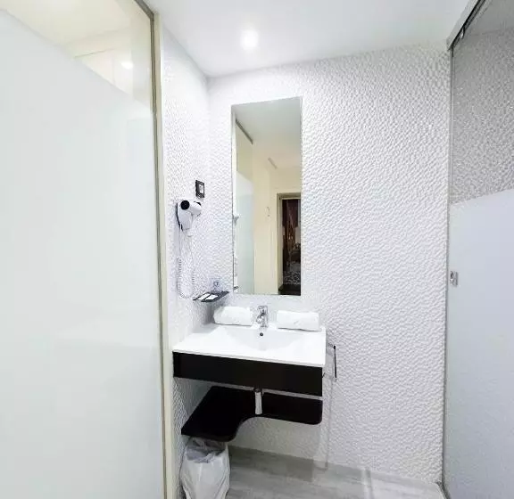 Отель Es Urbanos N Avenida De España