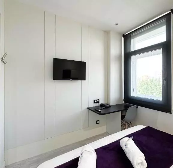 Отель Es Urbanos N Avenida De España