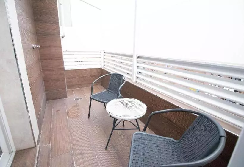 Отель Es Urbanos N Avenida De España