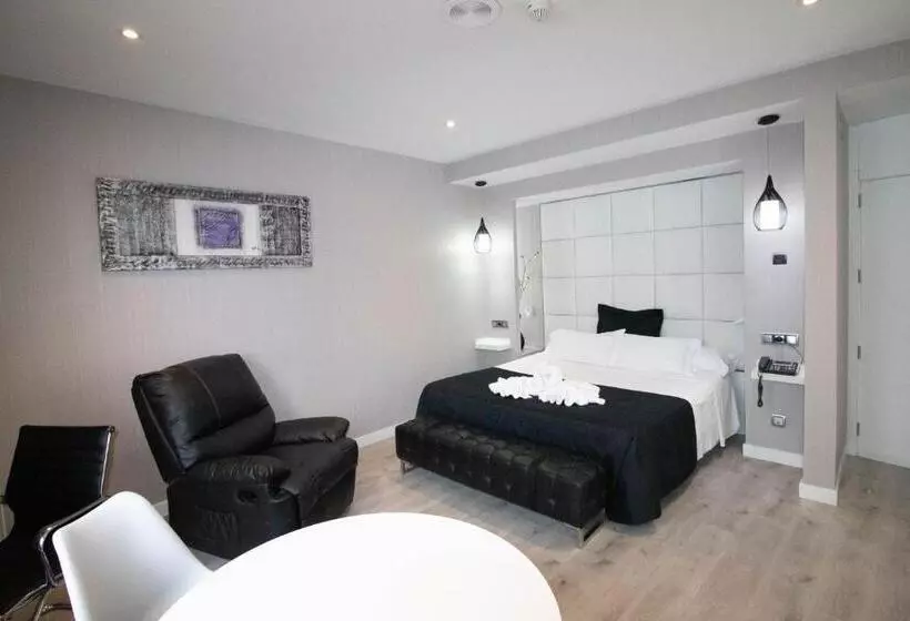 Отель Es Urbanos N Avenida De España