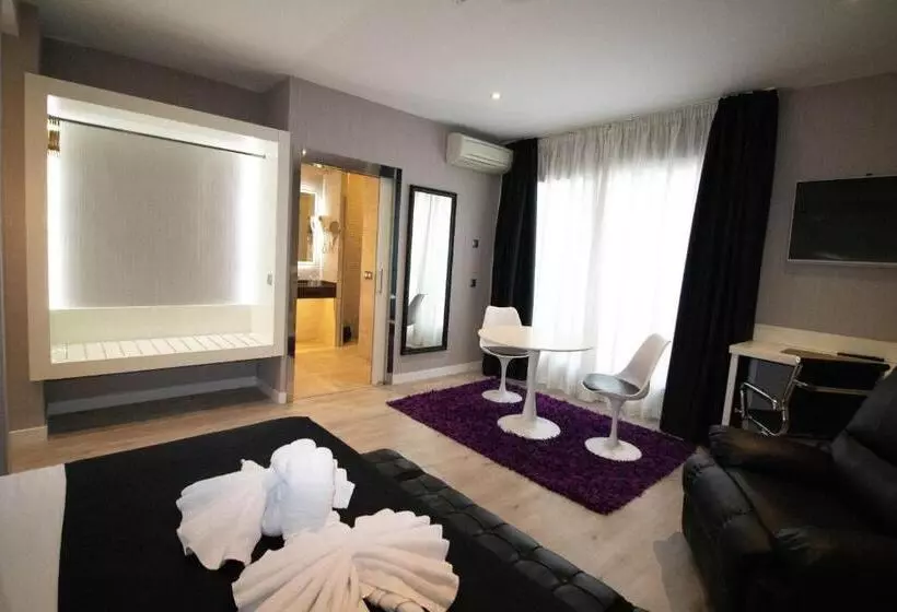 Отель Es Urbanos N Avenida De España