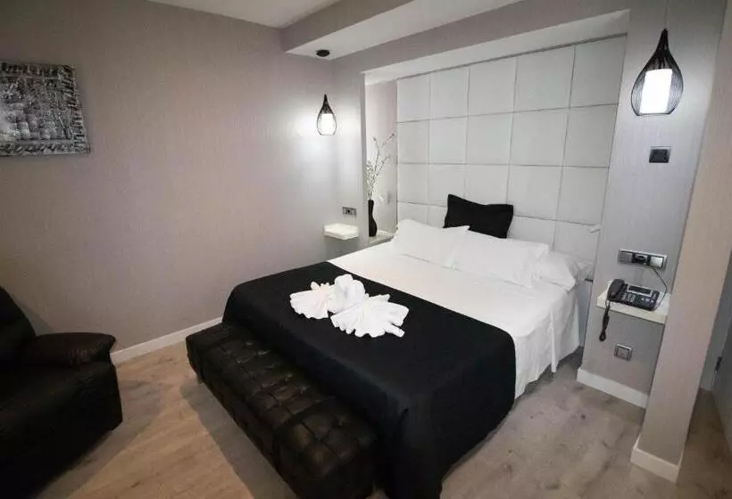 Отель Es Urbanos N Avenida De España