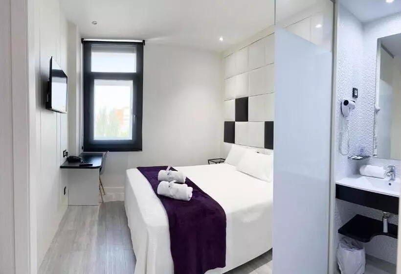 Отель Es Urbanos N Avenida De España