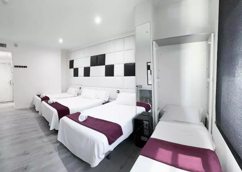 Отель Es Urbanos N Avenida De España