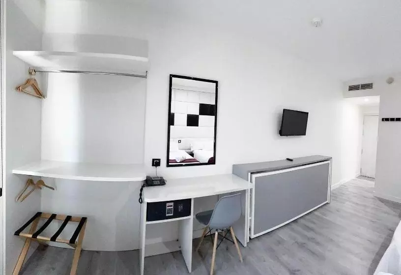 Отель Es Urbanos N Avenida De España