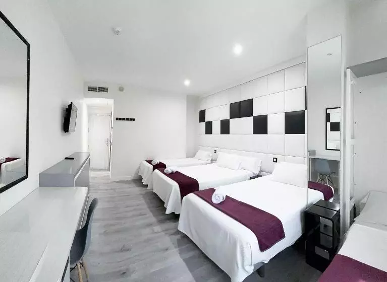 Отель Es Urbanos N Avenida De España