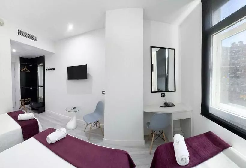 Отель Es Urbanos N Avenida De España