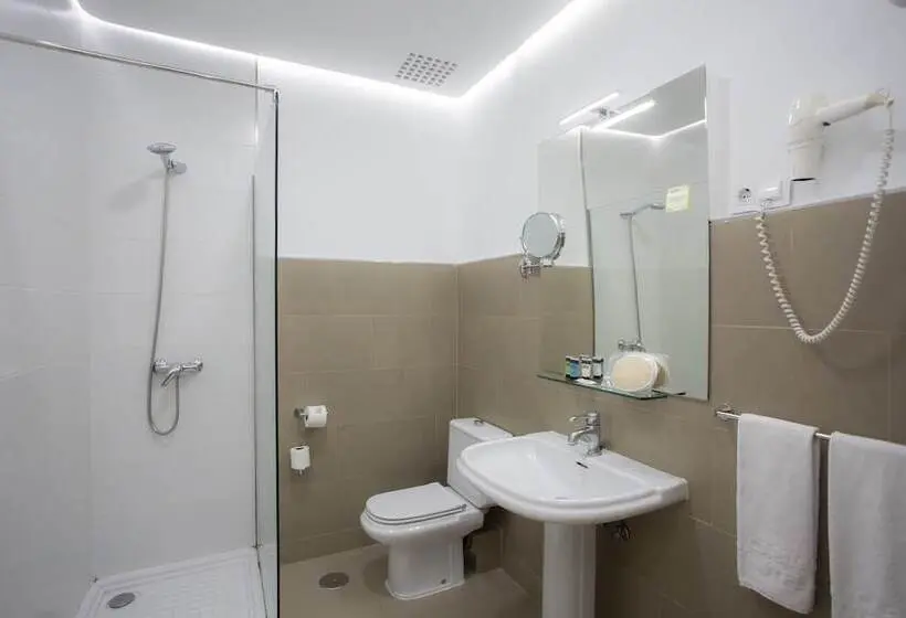 هتل Casual Del Teatro Madrid