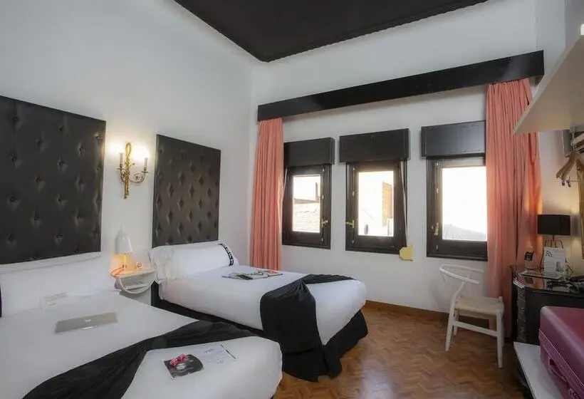 هتل Casual Del Teatro Madrid