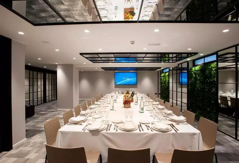 호텔 Catalonia Conde de Floridablanca