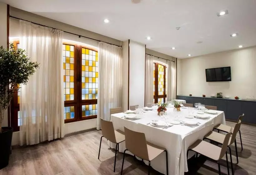 호텔 Catalonia Conde de Floridablanca