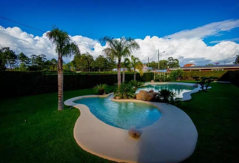 בית מלון כפרי Dinajan