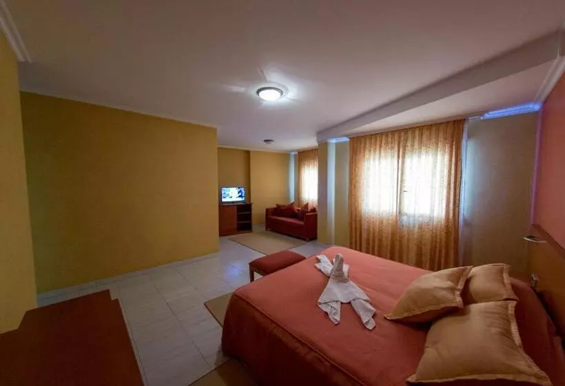 בית מלון כפרי Dinajan