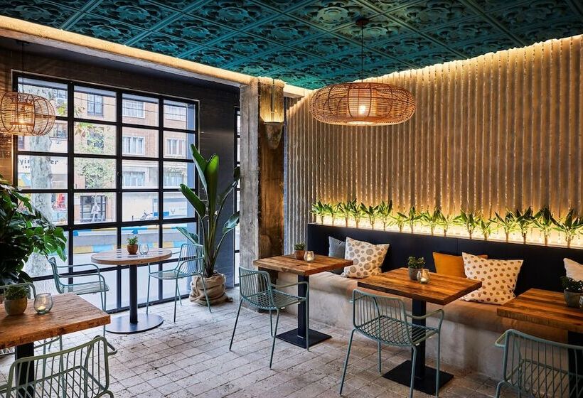 هتل Indigo Madrid Princesa, An Ihg