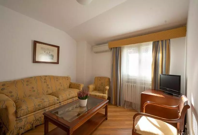 Отель Miranda & Suizo