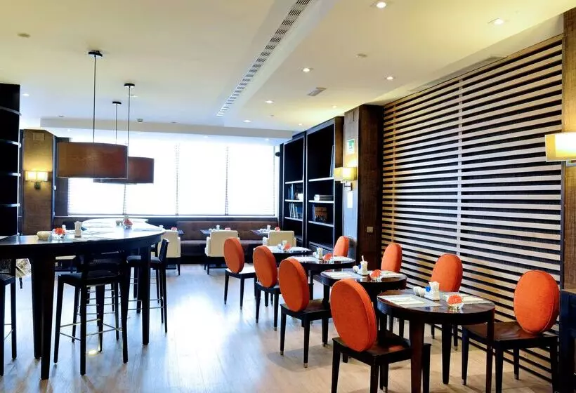 호텔 NH Madrid Balboa