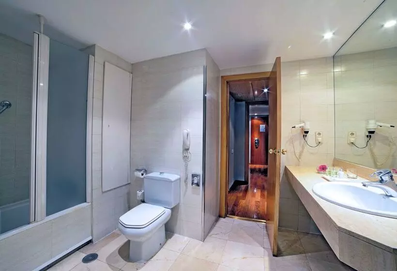 호텔 NH Madrid Balboa