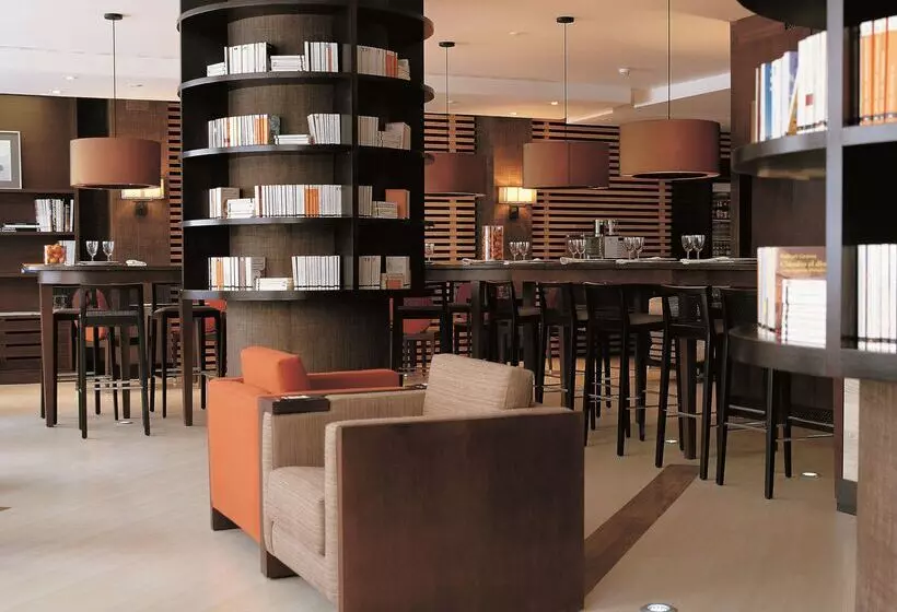 호텔 NH Madrid Balboa