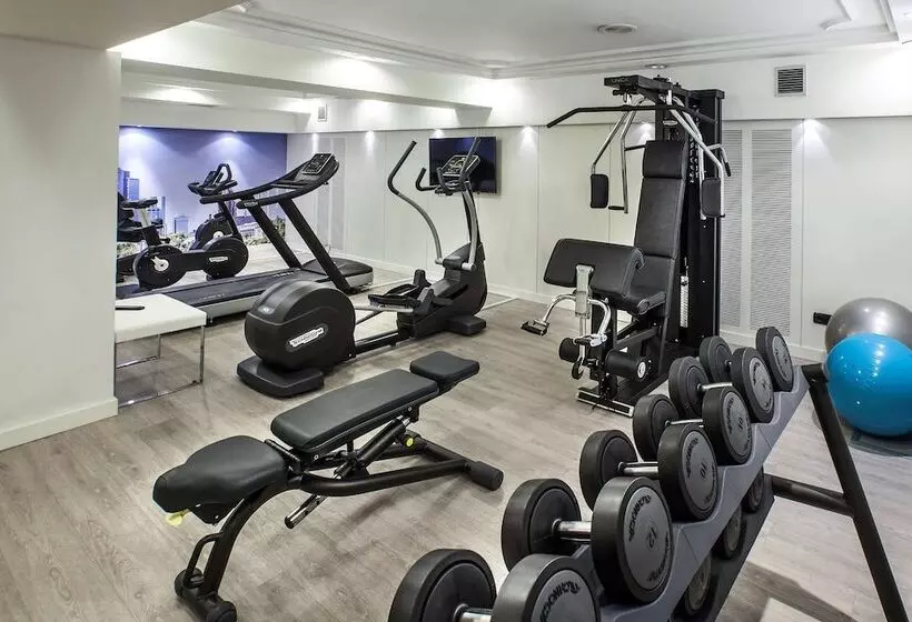 호텔 NH Madrid Balboa