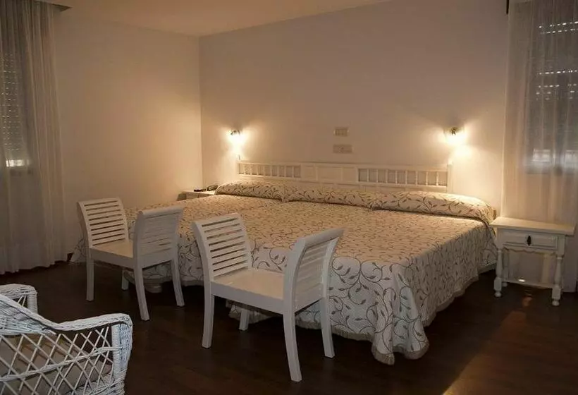 Отель Rosalia De Castro