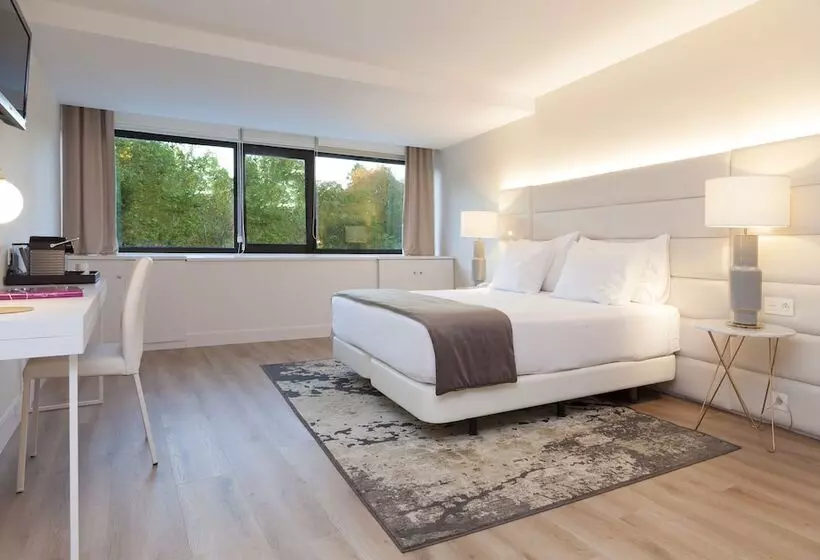 Hotelli Tres Reyes Pamplona