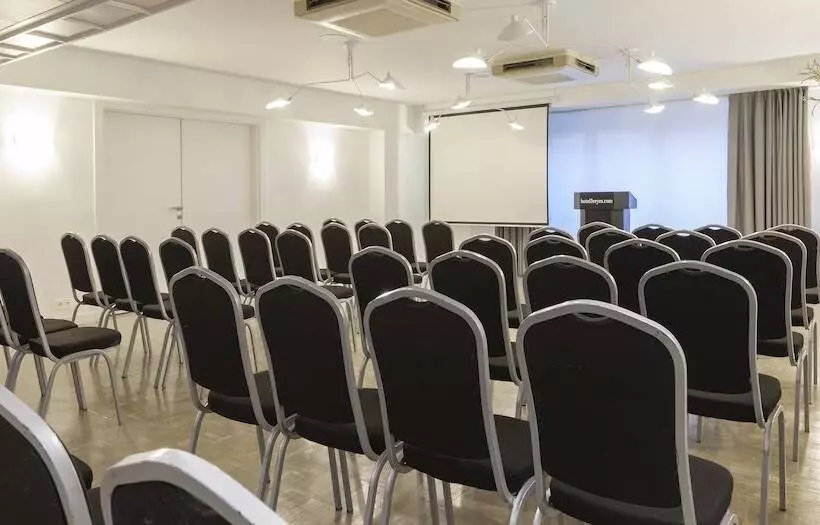 Hotelli Tres Reyes Pamplona