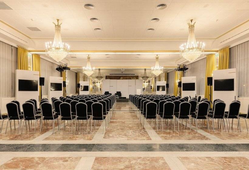 فندق Tres Reyes Pamplona