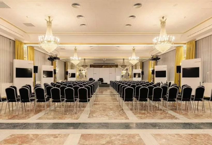 Hotelli Tres Reyes Pamplona