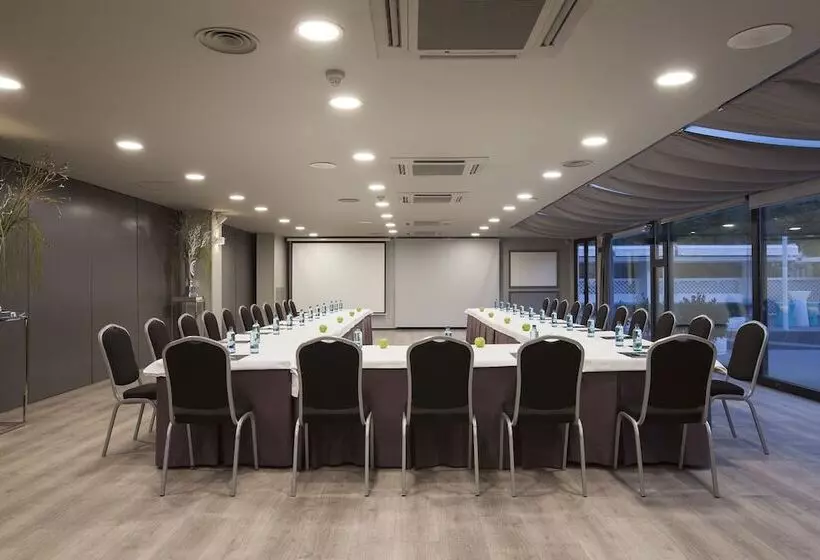 Hotelli Tres Reyes Pamplona