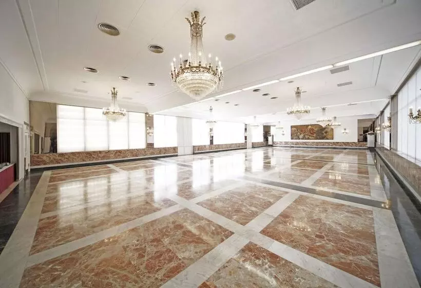 Hotelli Tres Reyes Pamplona