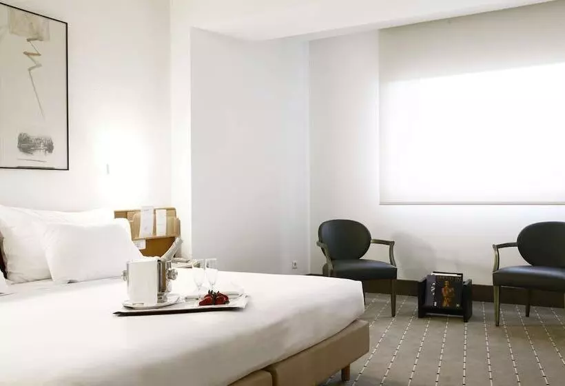 Hotelli Tres Reyes Pamplona