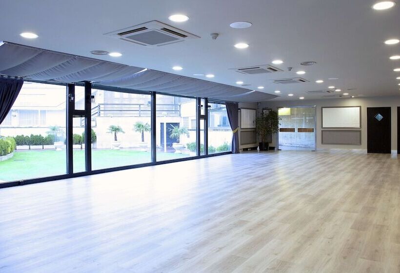 فندق Tres Reyes Pamplona