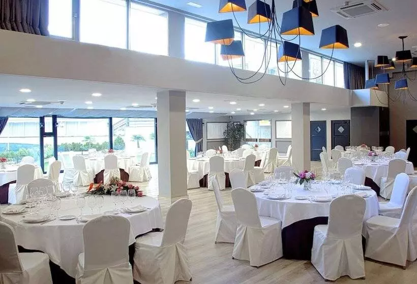 Hotelli Tres Reyes Pamplona