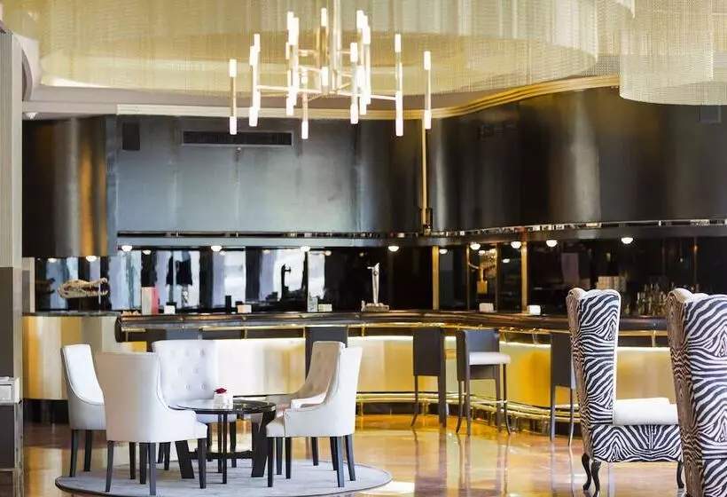 Hotelli Tres Reyes Pamplona