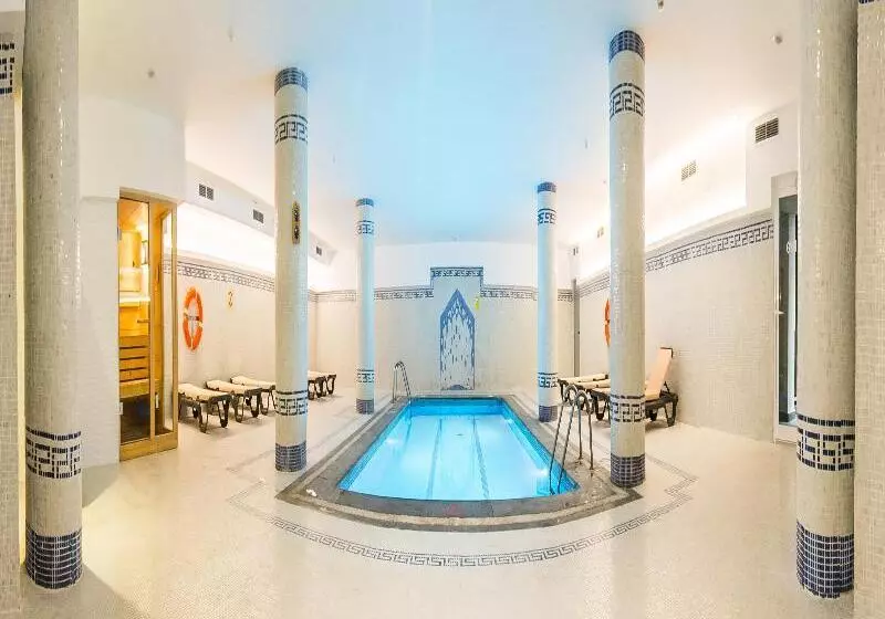 Отель Golden Acqua Salou