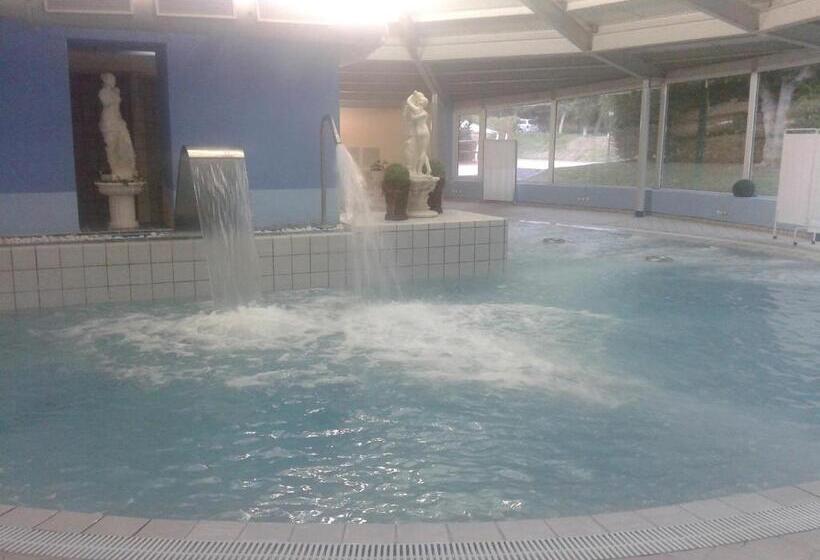 هتل Balneari De Vallfogona De Riucorb