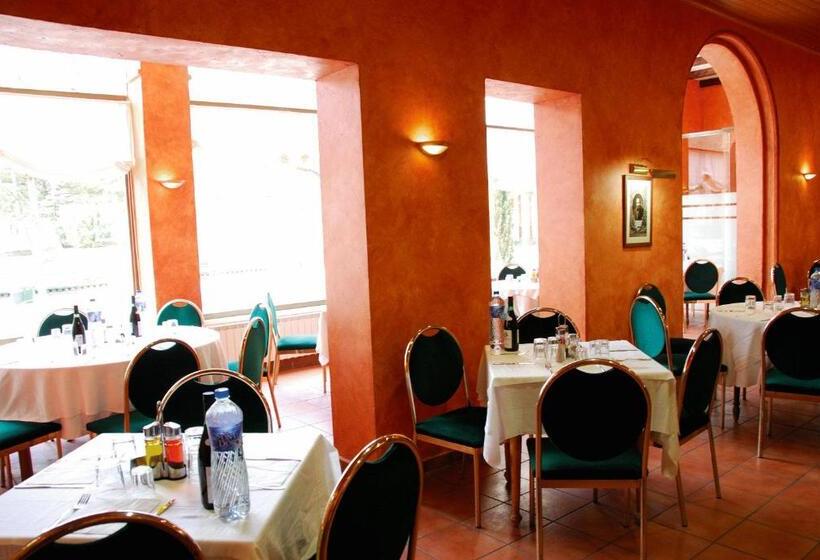 هتل Balneari De Vallfogona De Riucorb