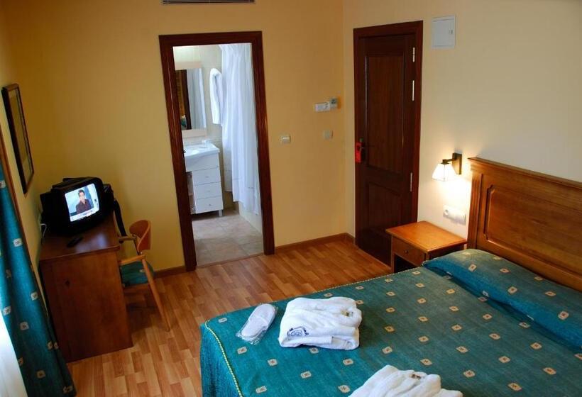 هتل Balneari De Vallfogona De Riucorb