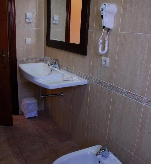 هتل Balneari De Vallfogona De Riucorb