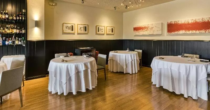 酒店 Emporium Adults Only