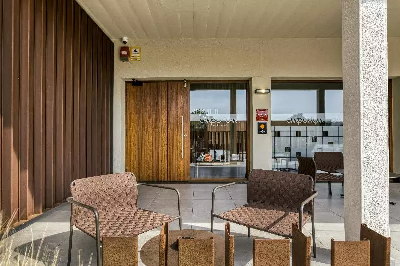 酒店 Emporium Adults Only