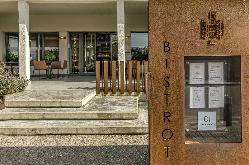 酒店 Emporium Adults Only