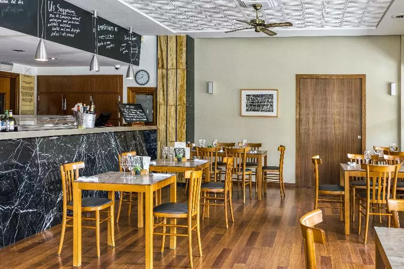 酒店 Emporium Adults Only